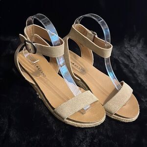 Lucky Brand Stylish Beige Sandals